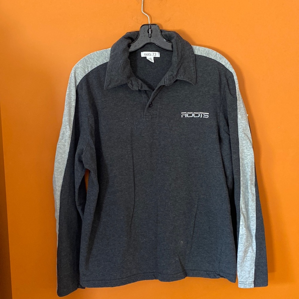 Men’s Roots 73 longsleeved collared T-shirt in size large.